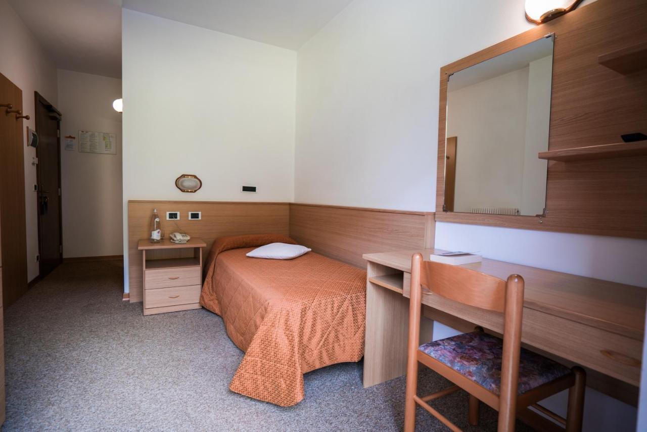 Hotel Rio Кадерцоне Экстерьер фото